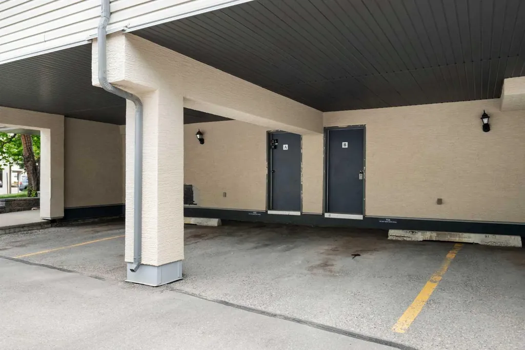 1540 29 Street NW Calgary AB T2N 4M1