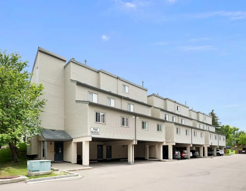 1540 29 Street NW Calgary AB T2N 4M1