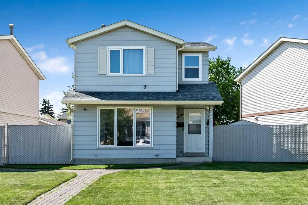 37 Erin Woods Place SE Calgary AB T2B 2W5