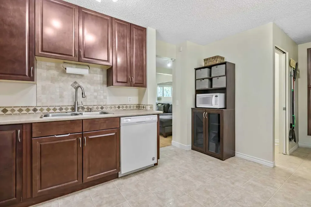 37 Erin Woods Place SE Calgary AB T2B 2W5