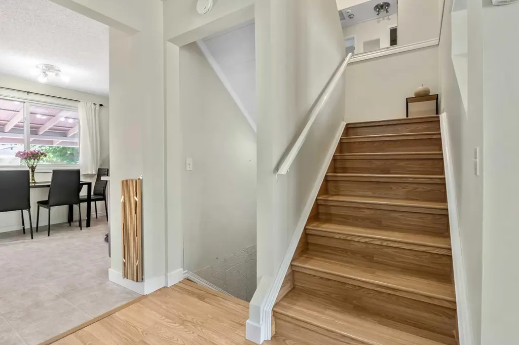 37 Erin Woods Place SE Calgary AB T2B 2W5