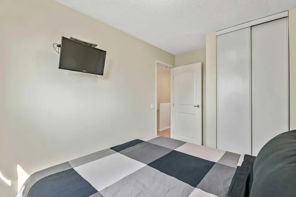 37 Erin Woods Place SE Calgary AB T2B 2W5