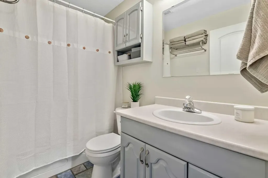 37 Erin Woods Place SE Calgary AB T2B 2W5