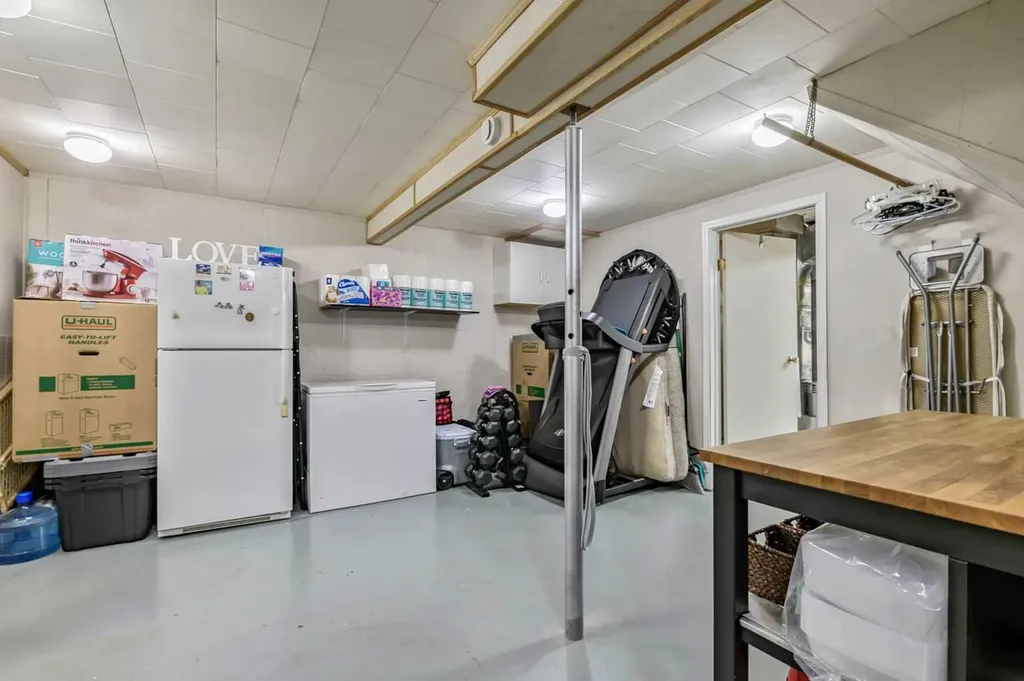 37 Erin Woods Place SE Calgary AB T2B 2W5