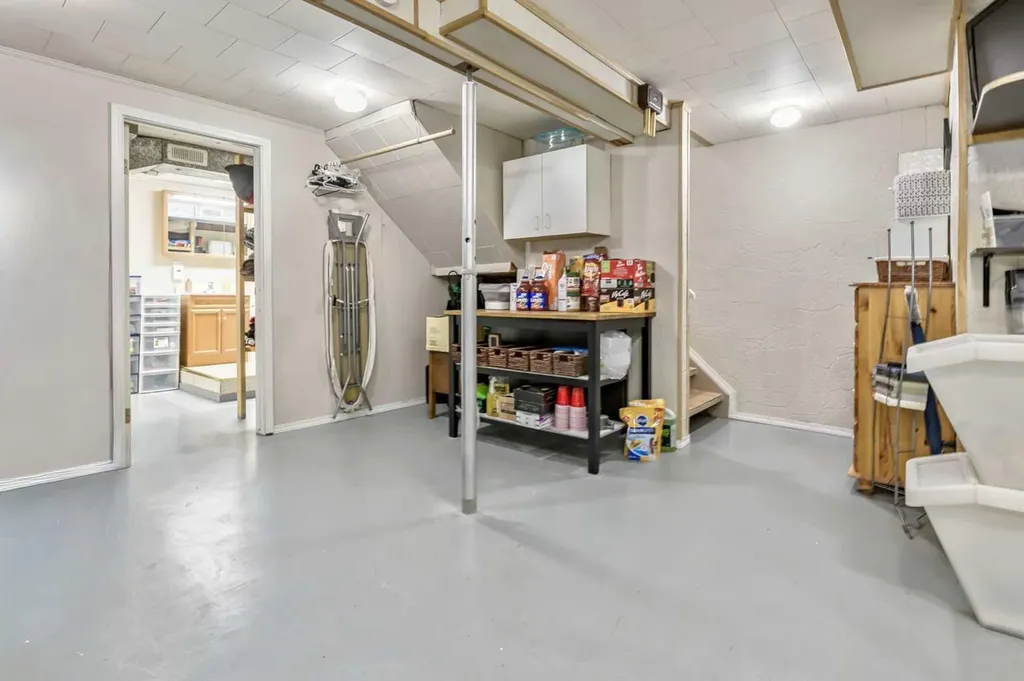 37 Erin Woods Place SE Calgary AB T2B 2W5