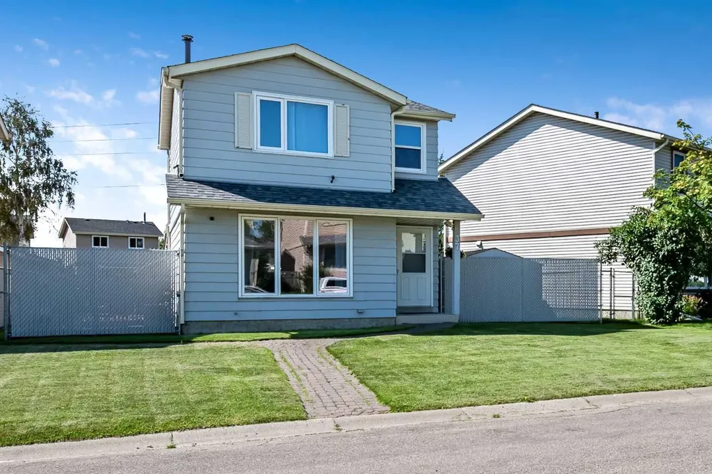 37 Erin Woods Place SE Calgary AB T2B 2W5