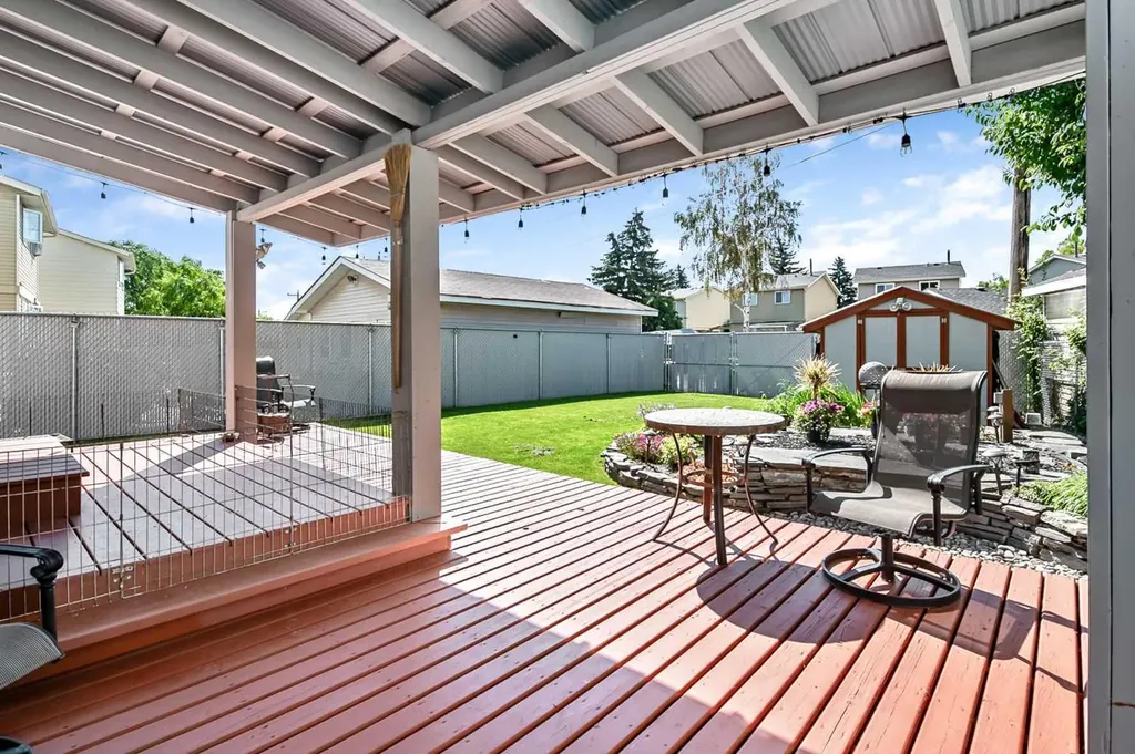37 Erin Woods Place SE Calgary AB T2B 2W5