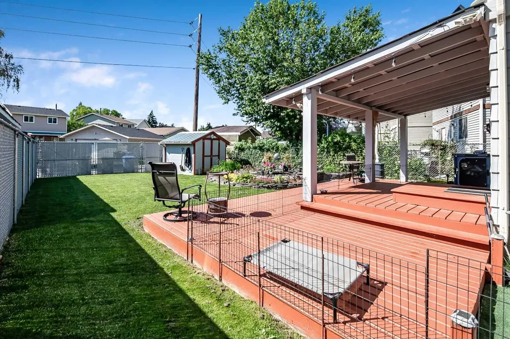 37 Erin Woods Place SE Calgary AB T2B 2W5
