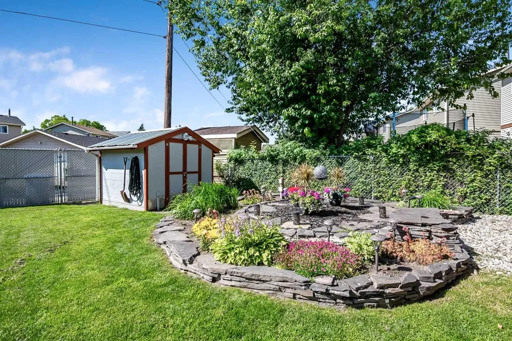 37 Erin Woods Place SE Calgary AB T2B 2W5