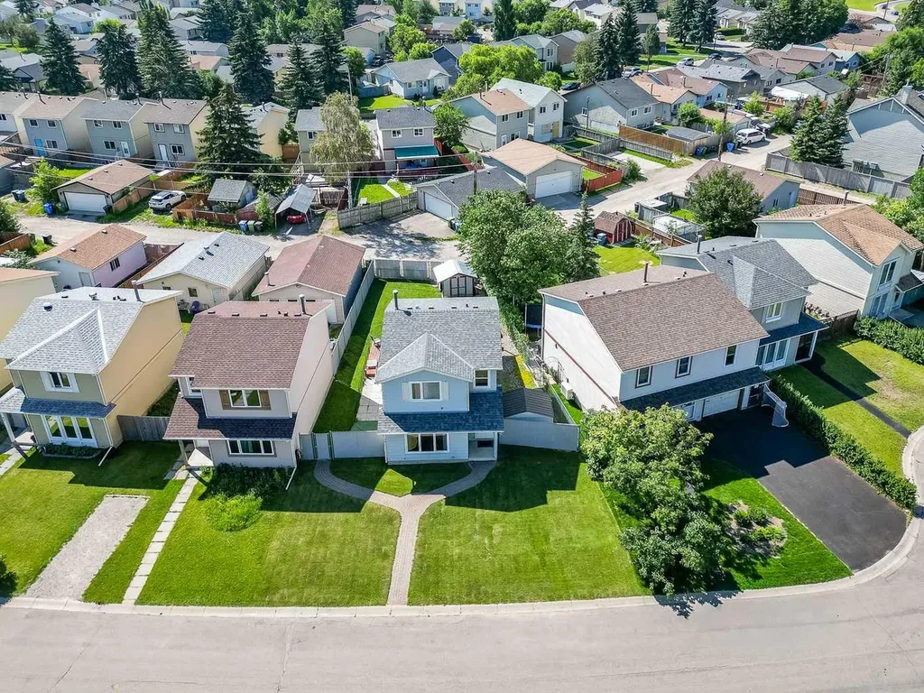 37 Erin Woods Place SE Calgary AB T2B 2W5