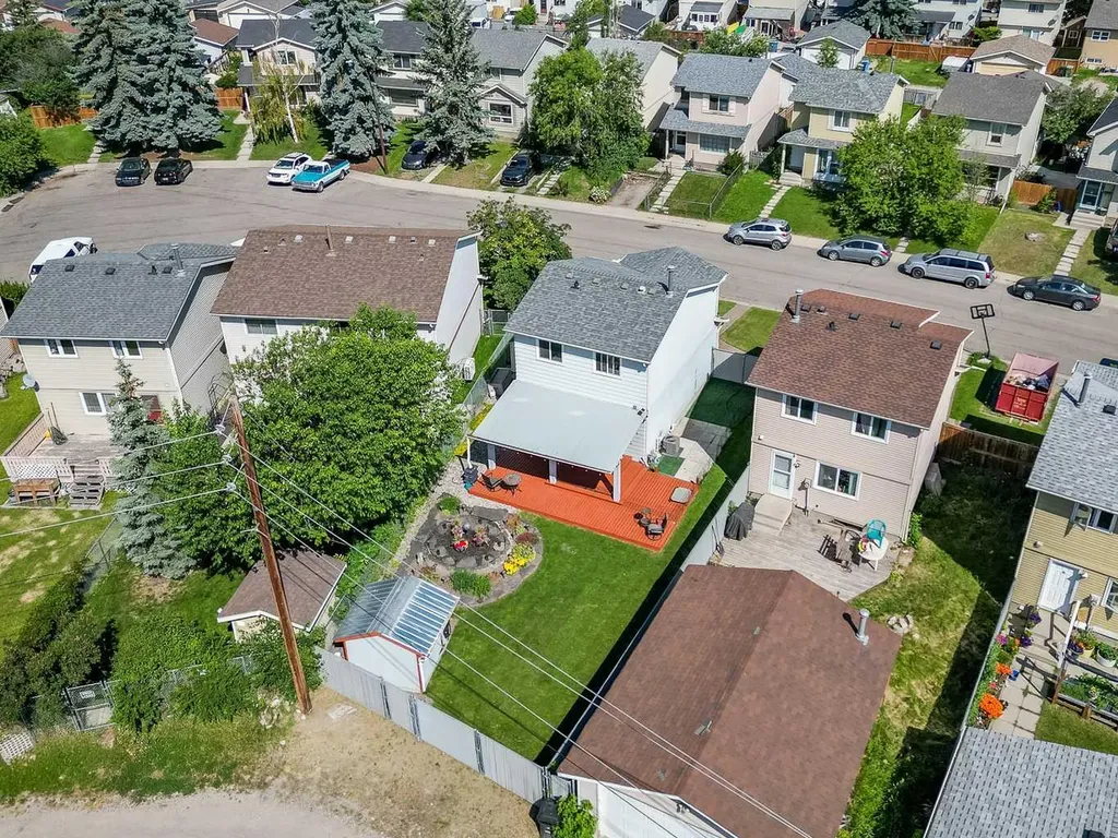 37 Erin Woods Place SE Calgary AB T2B 2W5