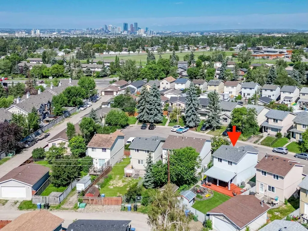 37 Erin Woods Place SE Calgary AB T2B 2W5