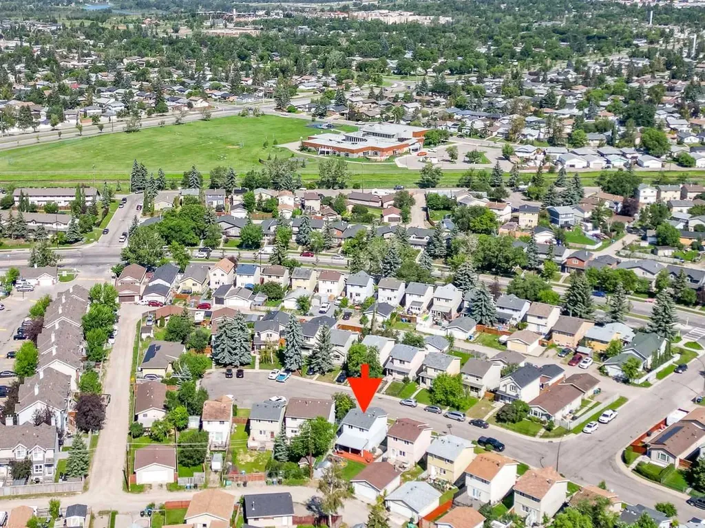 37 Erin Woods Place SE Calgary AB T2B 2W5