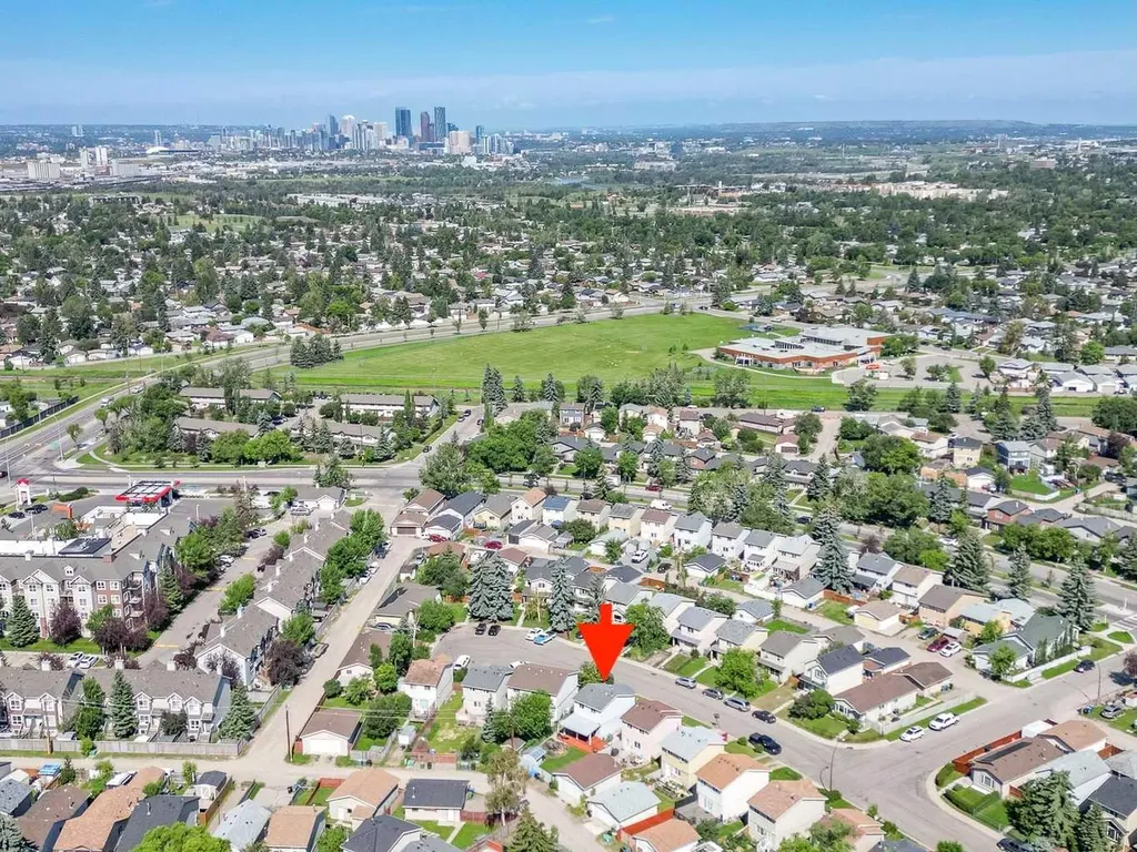 37 Erin Woods Place SE Calgary AB T2B 2W5