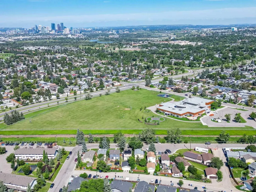 37 Erin Woods Place SE Calgary AB T2B 2W5