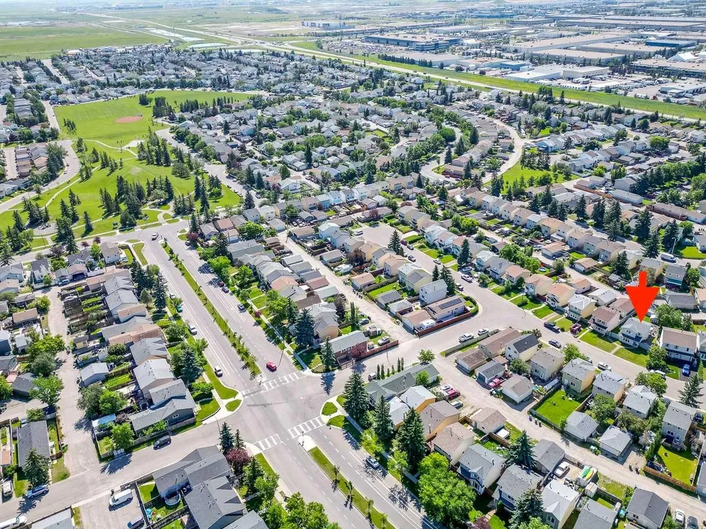 37 Erin Woods Place SE Calgary AB T2B 2W5