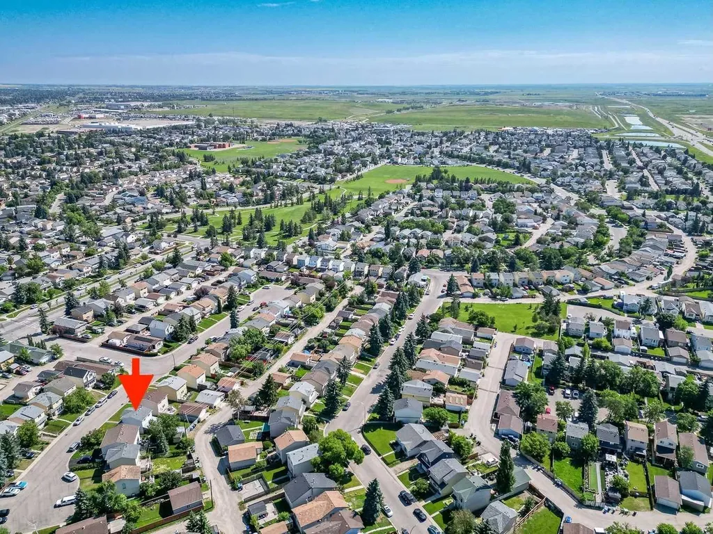 37 Erin Woods Place SE Calgary AB T2B 2W5