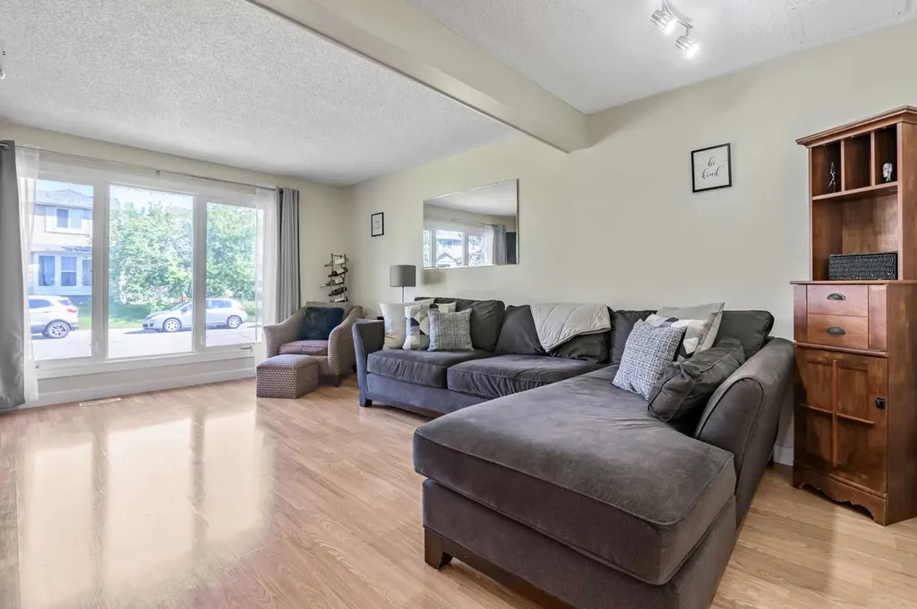 37 Erin Woods Place SE Calgary AB T2B 2W5