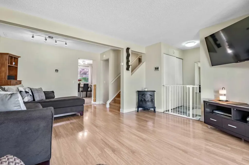 37 Erin Woods Place SE Calgary AB T2B 2W5