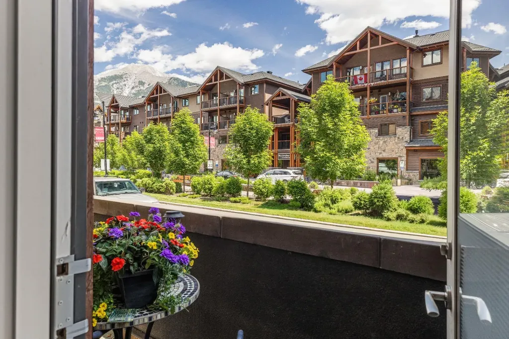 707 Spring Creek Drive Canmore AB T1W 0K7