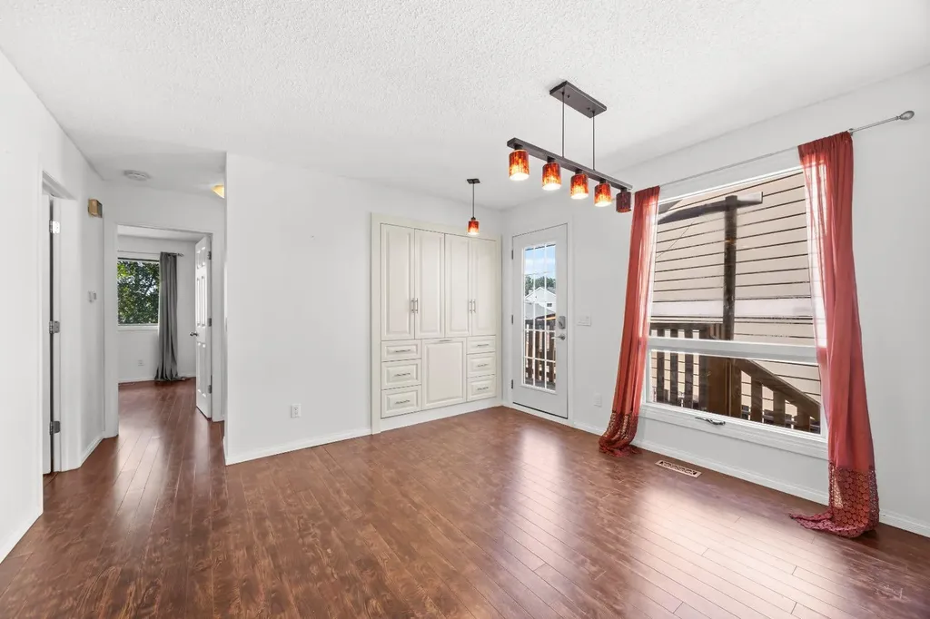 28 Templegreen Bay NE Calgary AB T1Y 4Z3