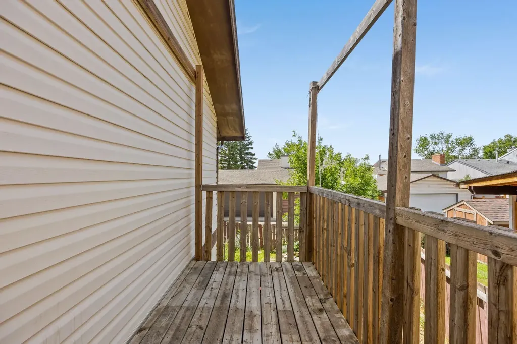 28 Templegreen Bay NE Calgary AB T1Y 4Z3