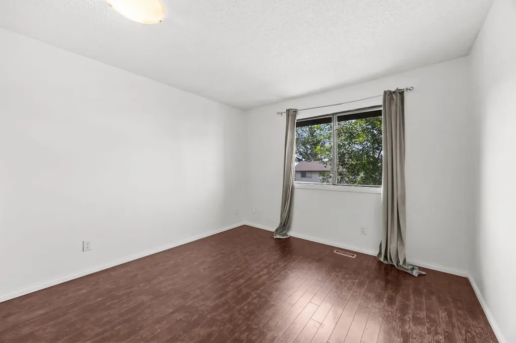 28 Templegreen Bay NE Calgary AB T1Y 4Z3
