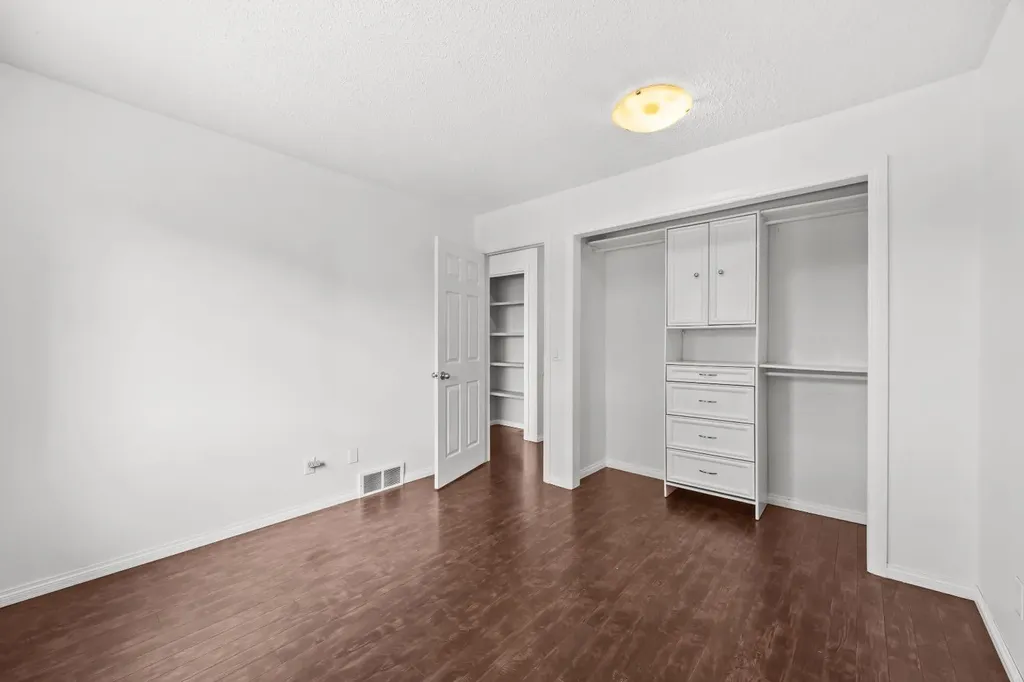 28 Templegreen Bay NE Calgary AB T1Y 4Z3