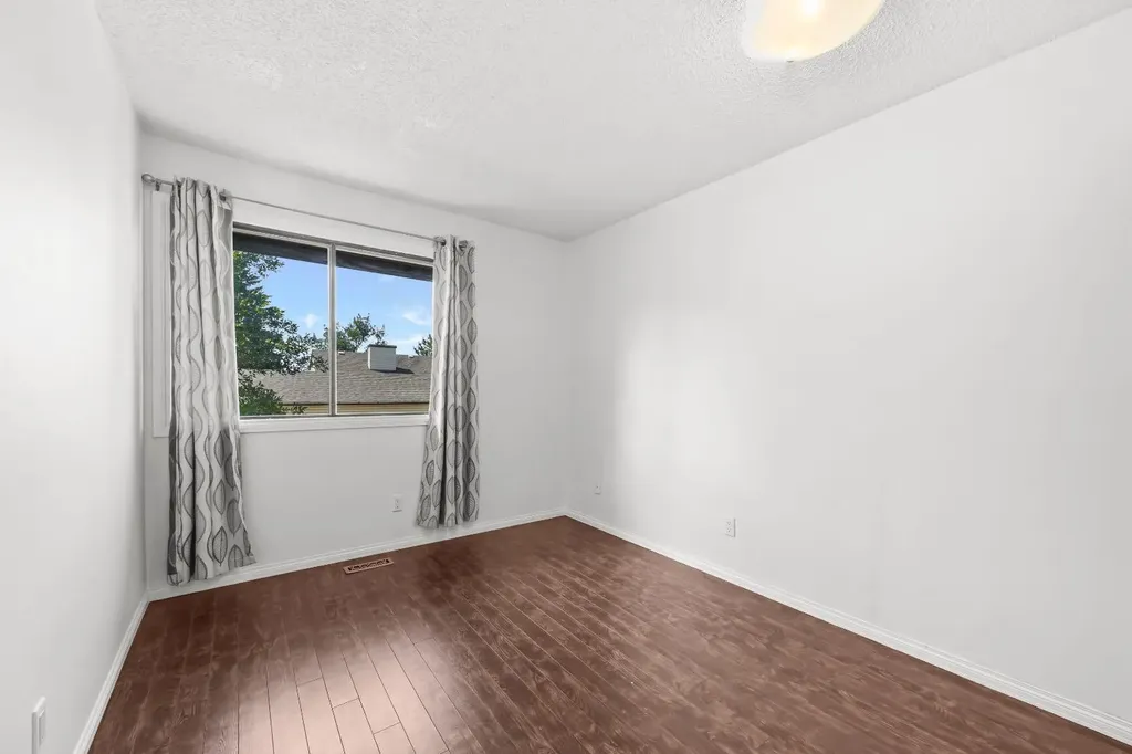 28 Templegreen Bay NE Calgary AB T1Y 4Z3
