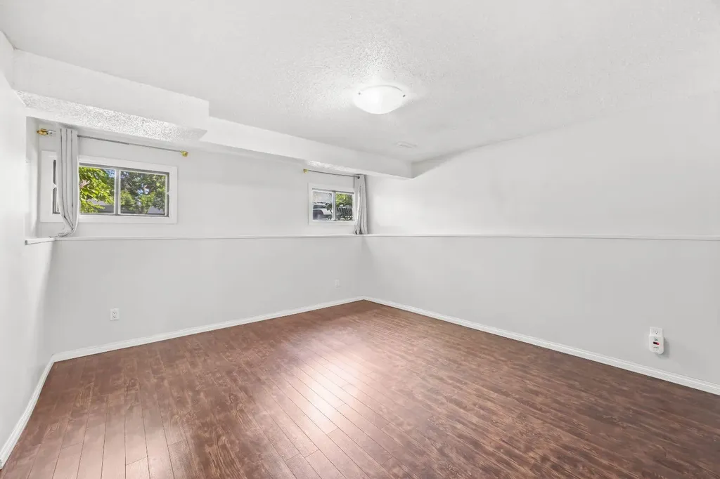 28 Templegreen Bay NE Calgary AB T1Y 4Z3