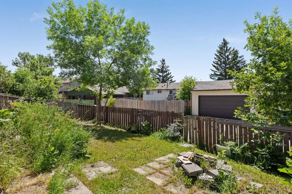 28 Templegreen Bay NE Calgary AB T1Y 4Z3
