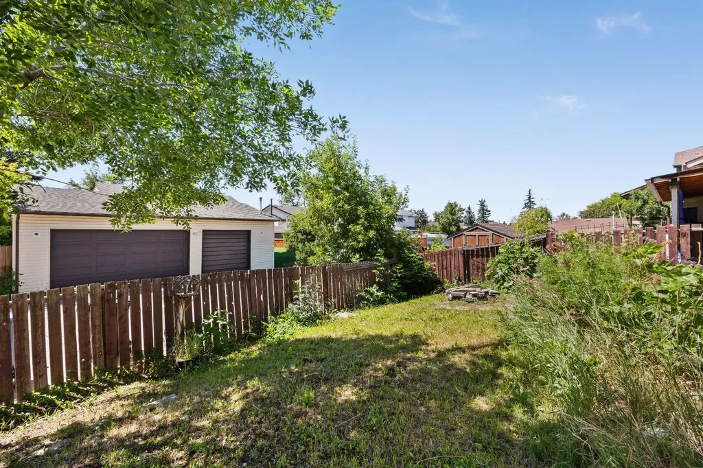 28 Templegreen Bay NE Calgary AB T1Y 4Z3