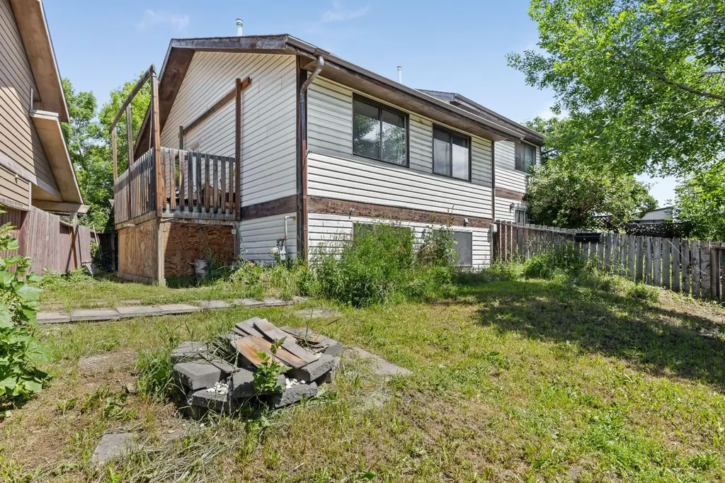 28 Templegreen Bay NE Calgary AB T1Y 4Z3