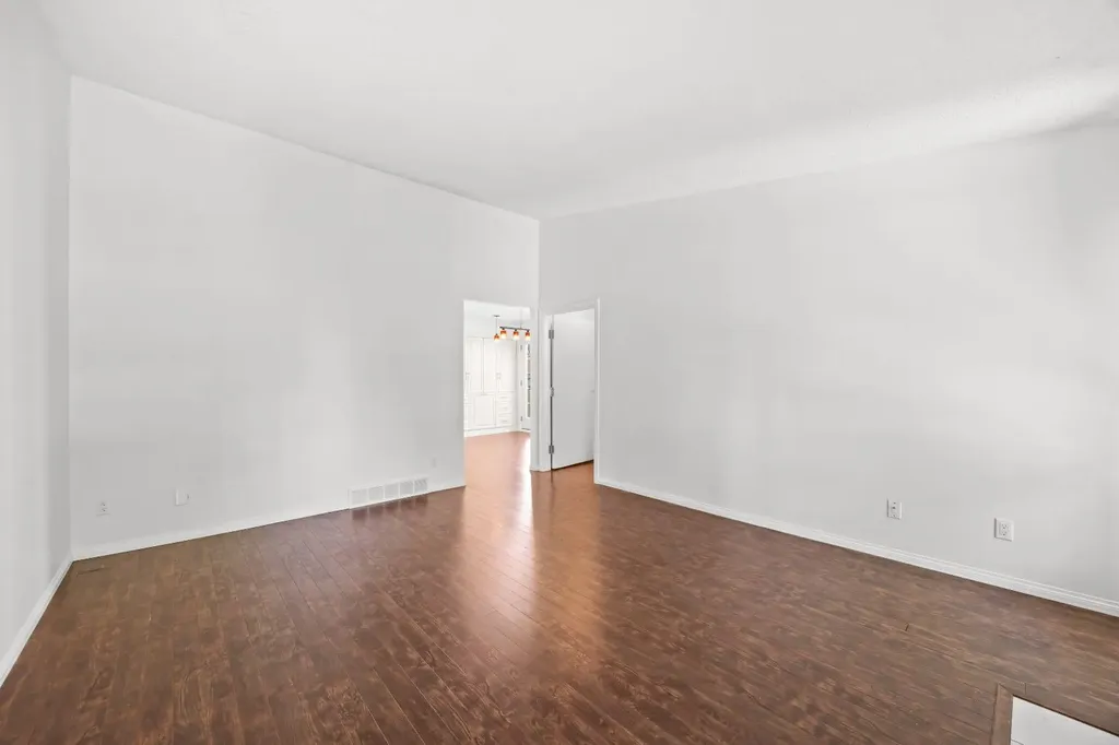 28 Templegreen Bay NE Calgary AB T1Y 4Z3
