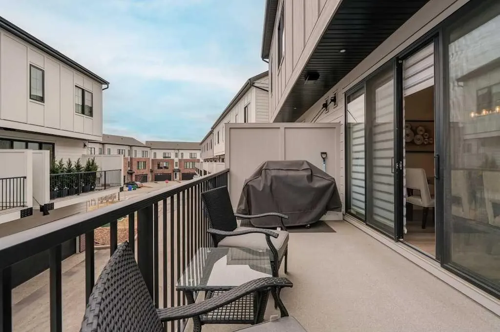 138 Discovery Drive SW Calgary AB T3H 6E9