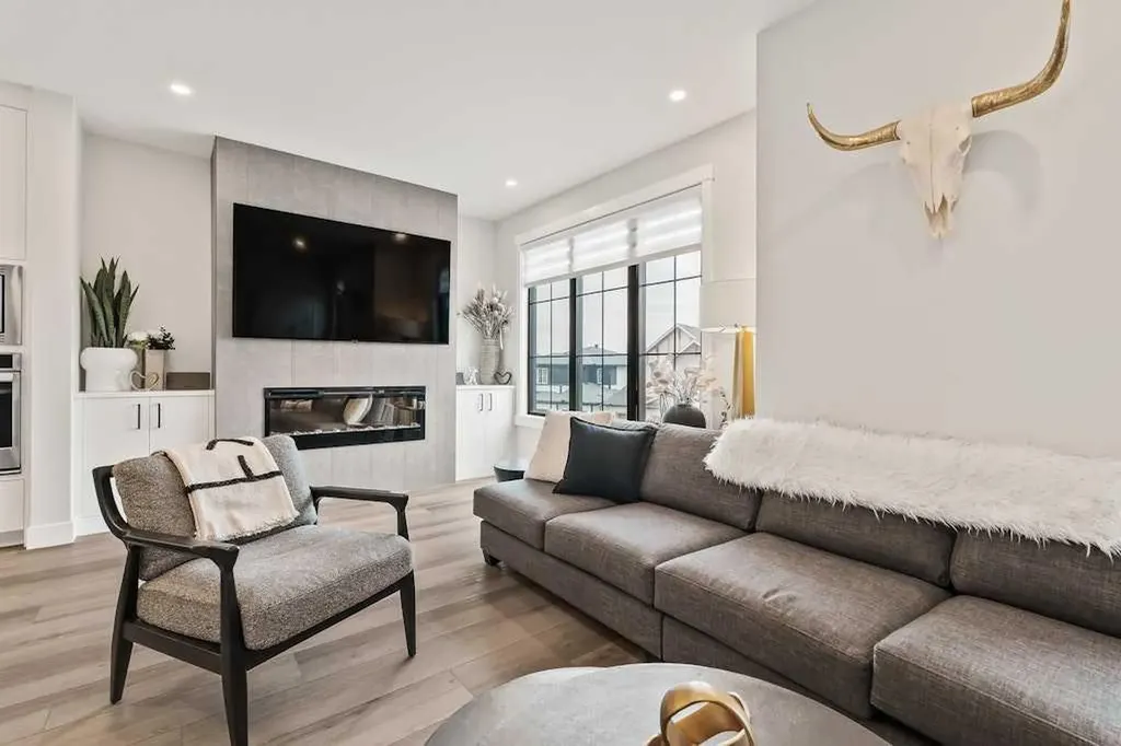 138 Discovery Drive SW Calgary AB T3H 6E9