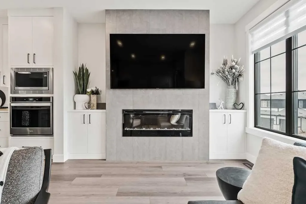 138 Discovery Drive SW Calgary AB T3H 6E9