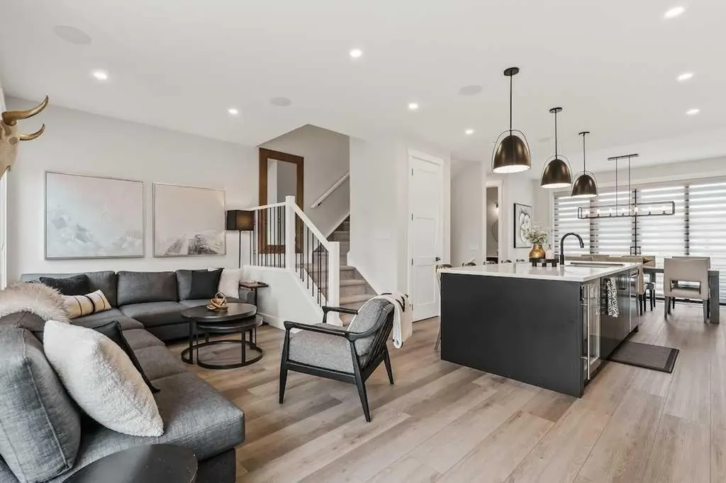 138 Discovery Drive SW Calgary AB T3H 6E9