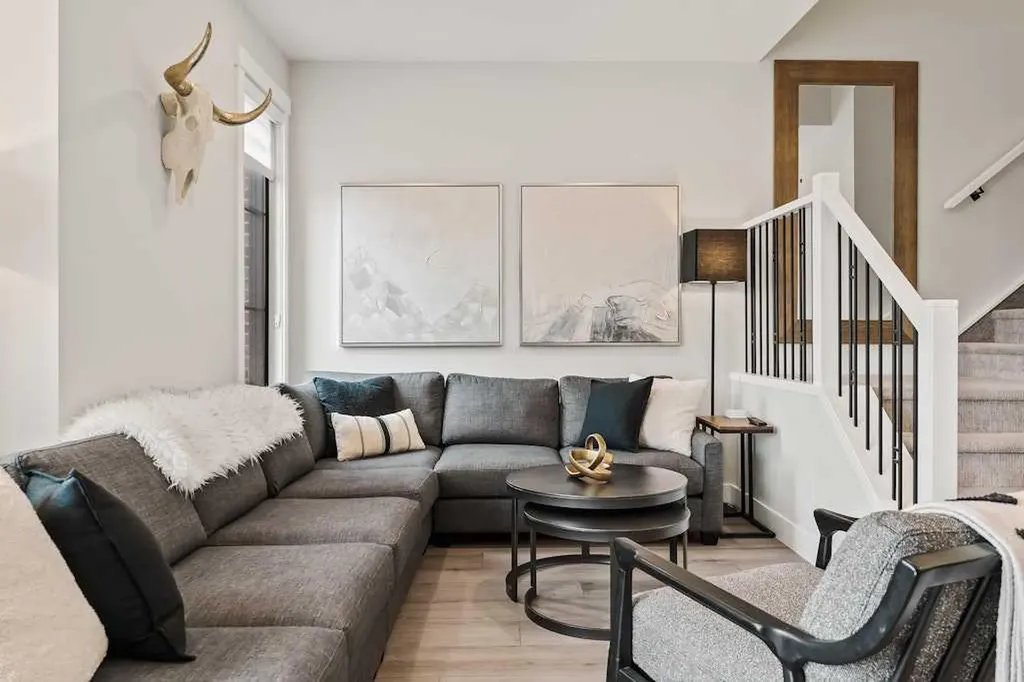 138 Discovery Drive SW Calgary AB T3H 6E9