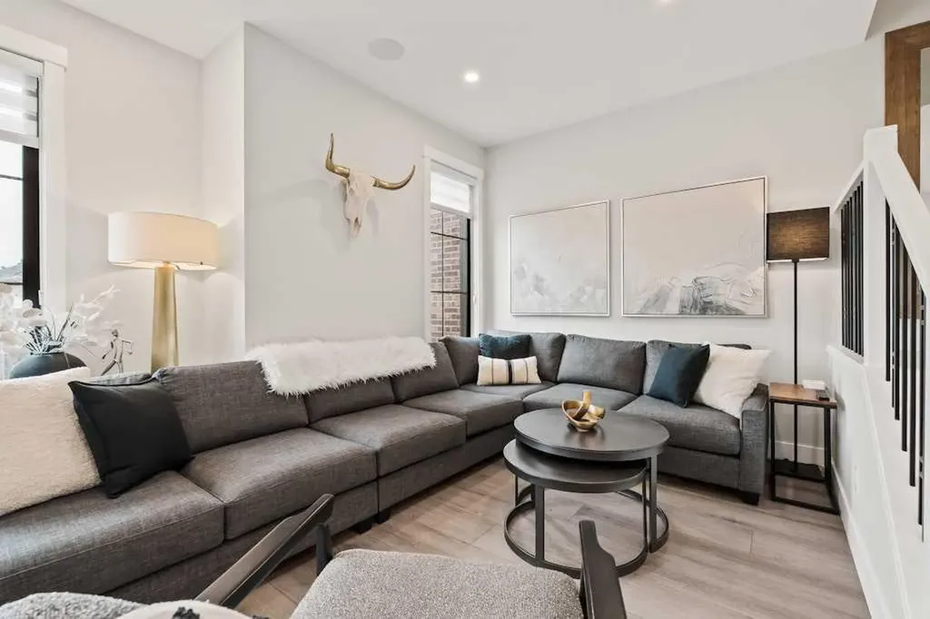 138 Discovery Drive SW Calgary AB T3H 6E9