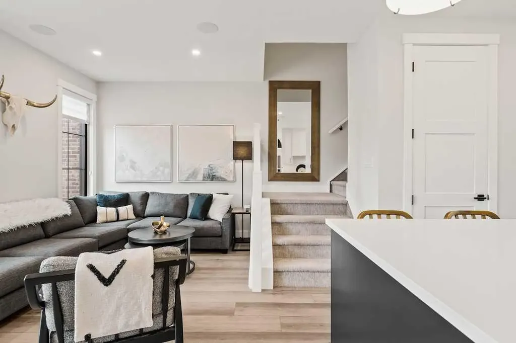 138 Discovery Drive SW Calgary AB T3H 6E9