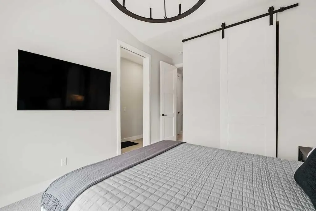 138 Discovery Drive SW Calgary AB T3H 6E9