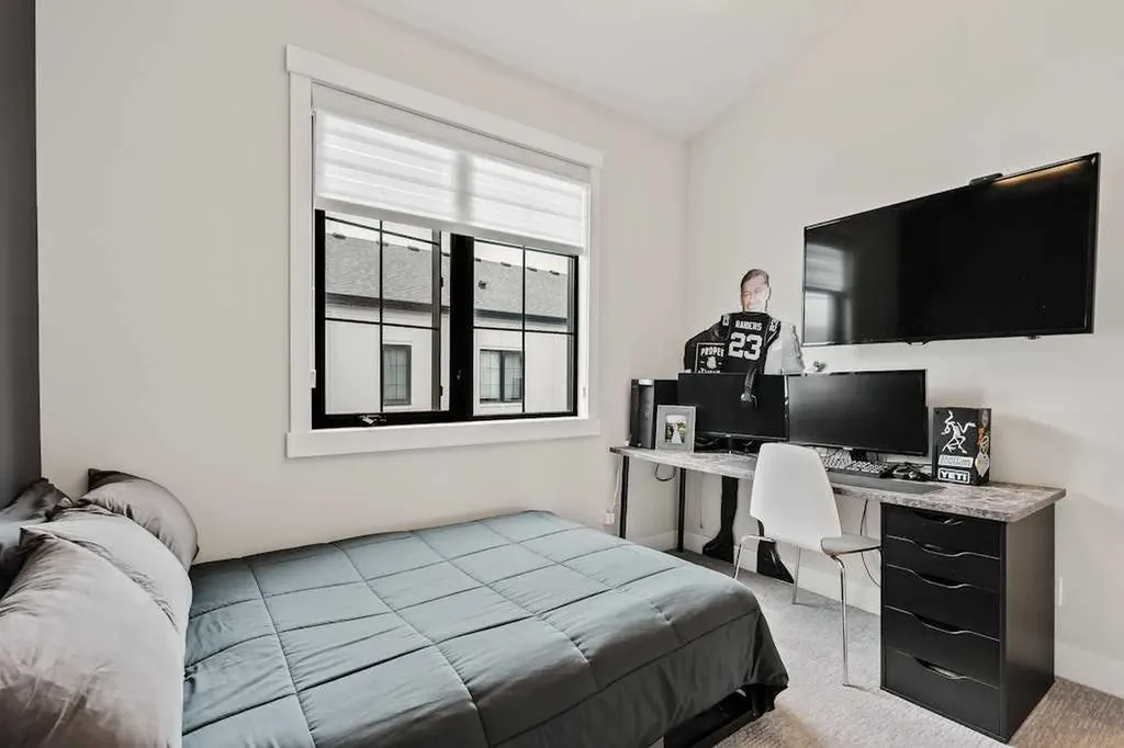 138 Discovery Drive SW Calgary AB T3H 6E9