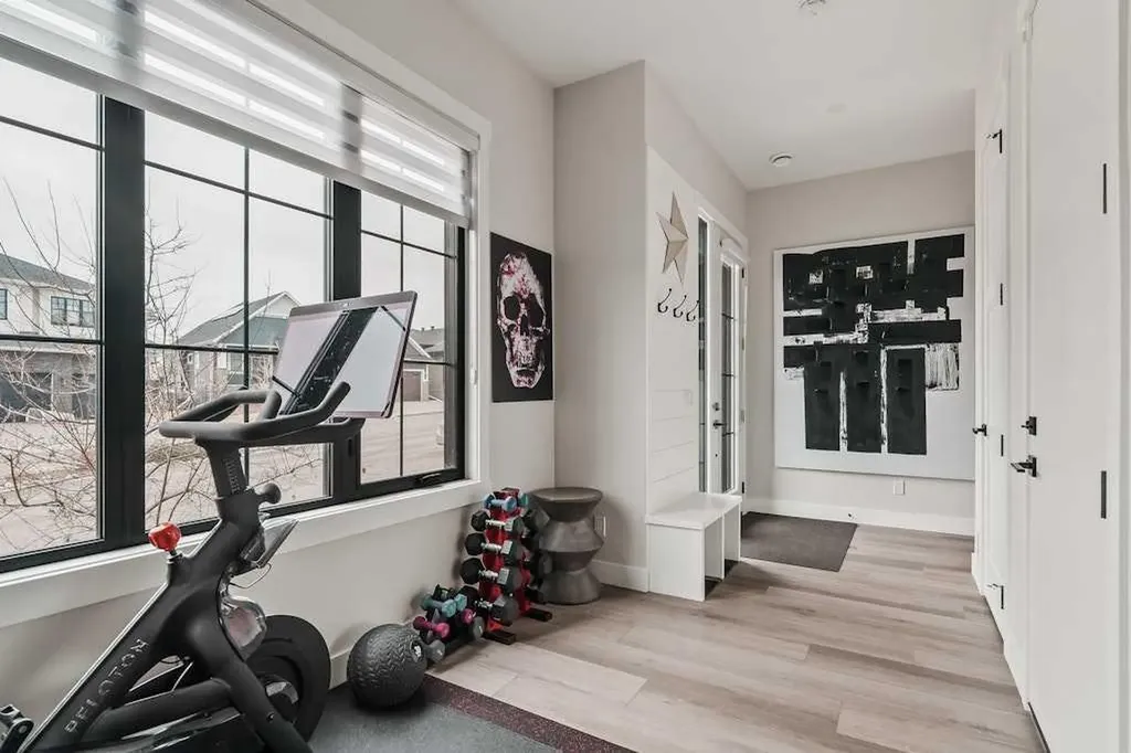 138 Discovery Drive SW Calgary AB T3H 6E9