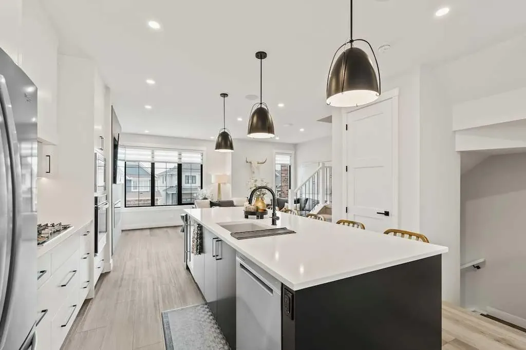 138 Discovery Drive SW Calgary AB T3H 6E9