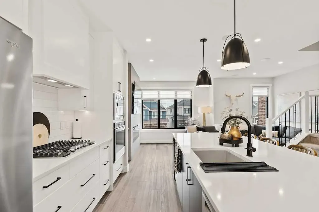 138 Discovery Drive SW Calgary AB T3H 6E9