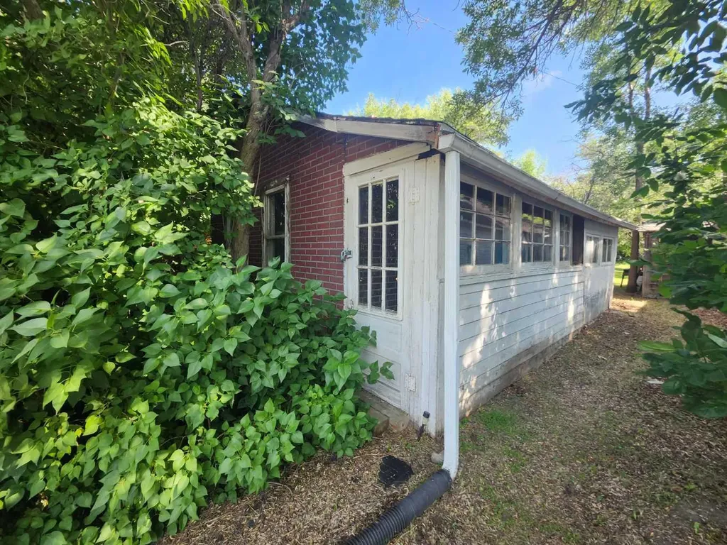 244 2 Avenue Drumheller AB T0J1B0