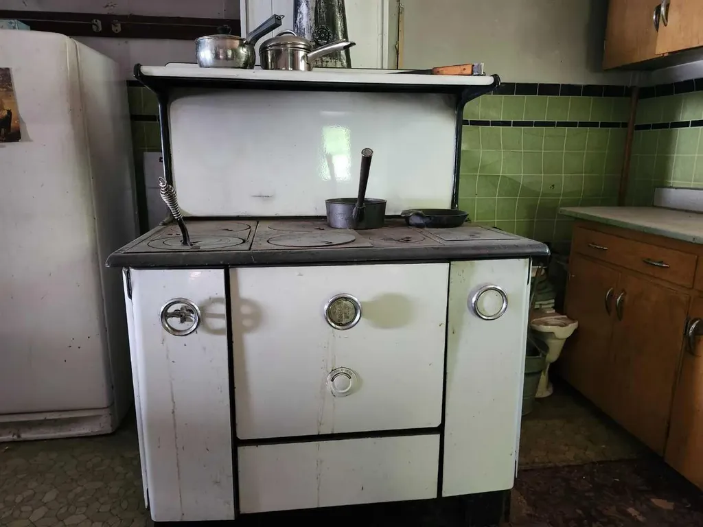 244 2 Avenue Drumheller AB T0J1B0