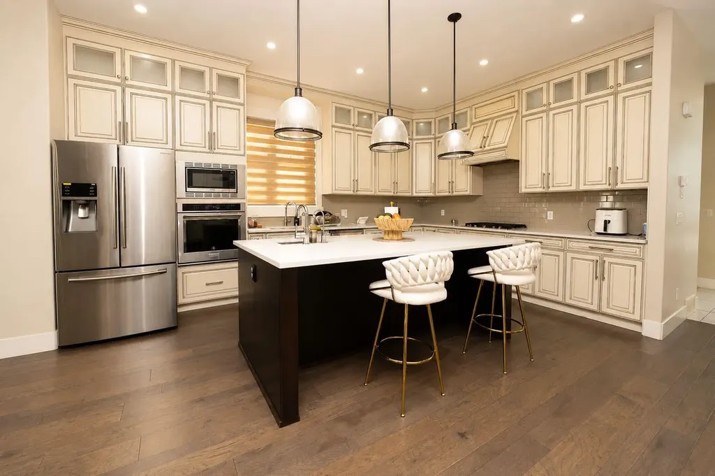772 East Lakeview Road Chestermere AB T1X1B1