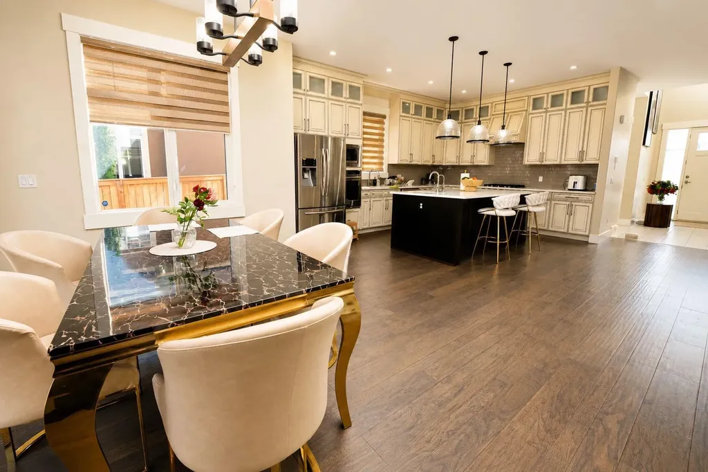 772 East Lakeview Road Chestermere AB T1X1B1